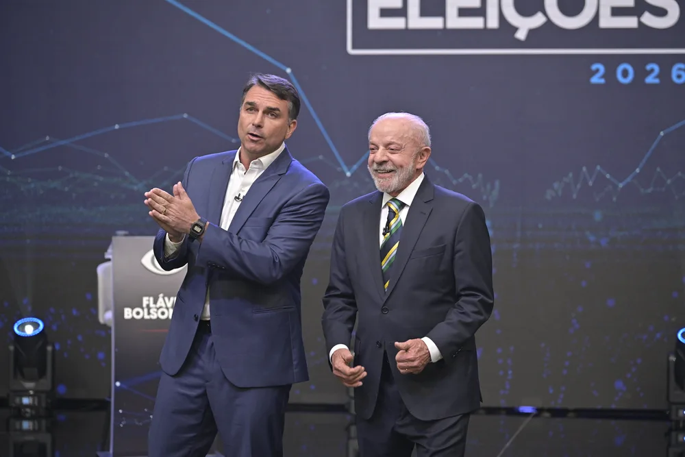 No 1º debate, Lula e Flávio Bolsonaro trocam acusações e provocações