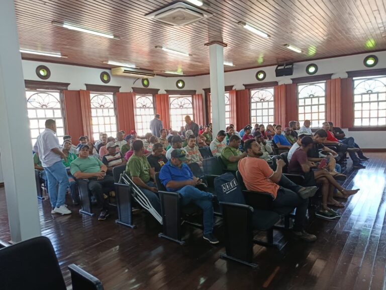 TRABALHADORES DA MINERADORA MORRO AGUDO MINERAIS PROTESTAM CONTRA ATRASO DE SALÁRIOS EM PARACATU