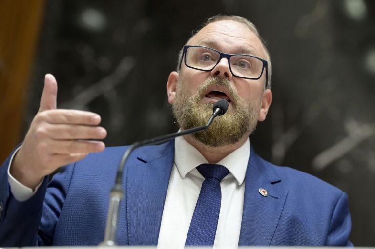 Deputado estadual Professor Cleiton – PV, aciona TCE e pede investigação do ex-secretário da Fazenda de Minas